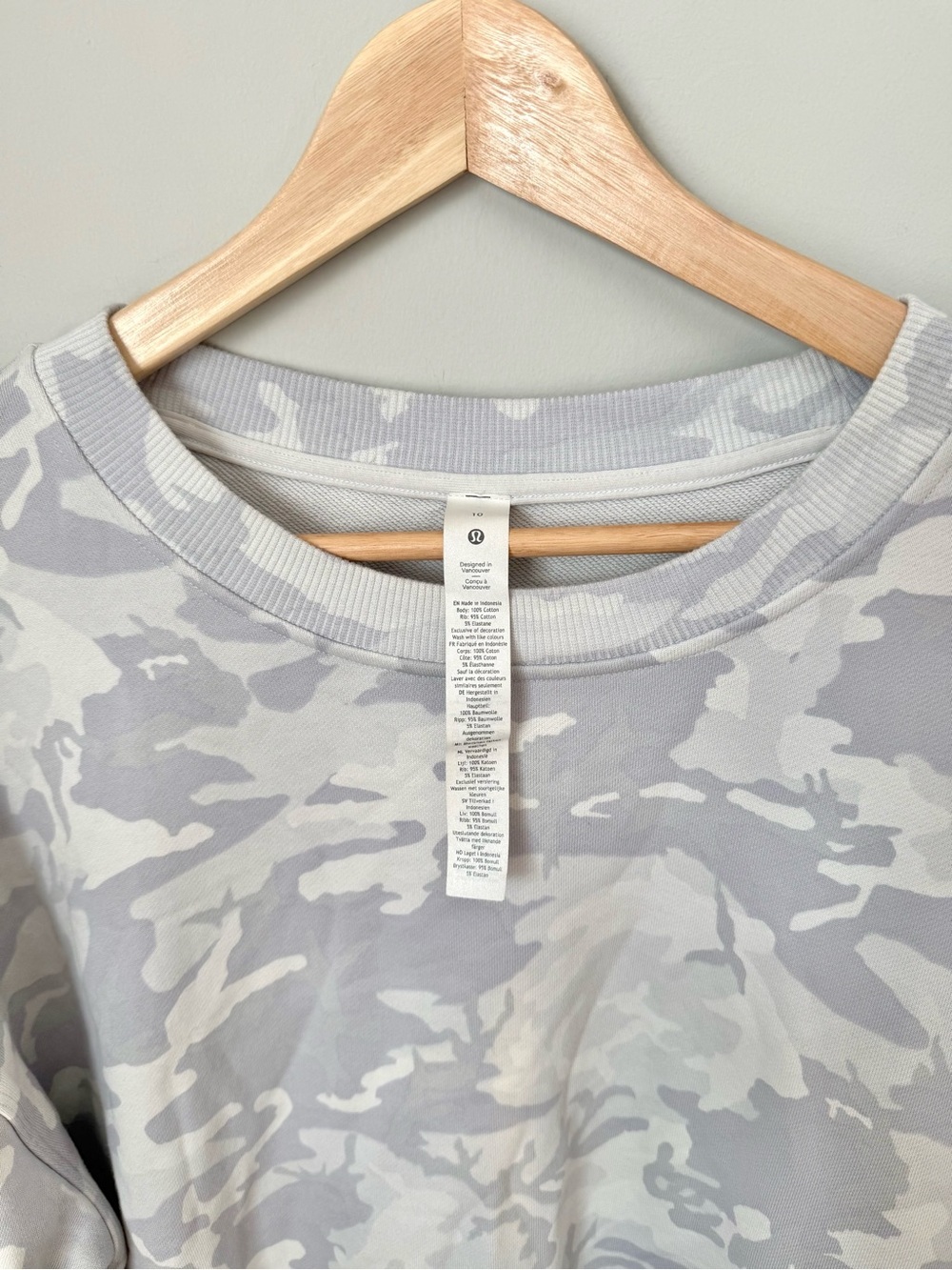 Lululemon Perfectly Oversized Crewneck Sweatshirt Gray Camo Size 10/Large - Picture 3 of 4